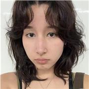 Soy una artista con 3 años pintando en lienzos.